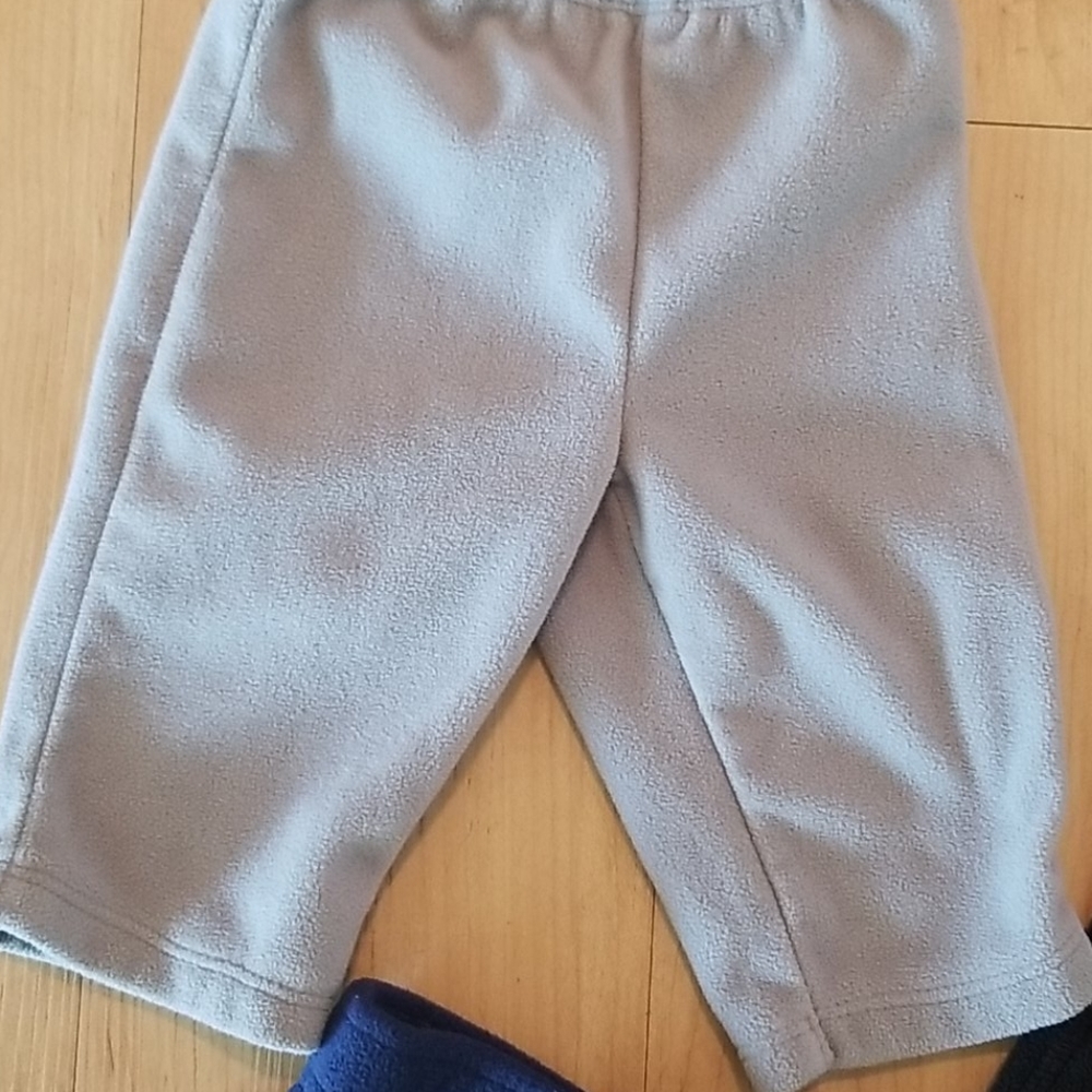 3 pairs of fleece sweats -0/3 months - Picture 2 of 7
